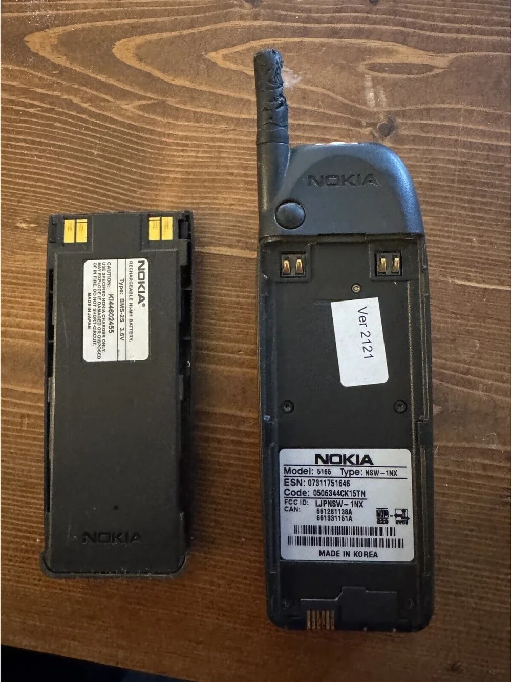 Nokia 5165 Digital Cellular Phone with RARE Wood Facing and Battery UNTESTED